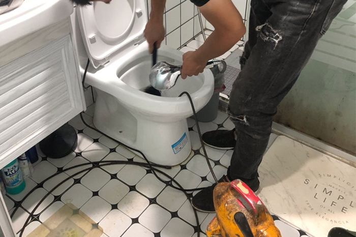 监利马桶堵塞自己疏通还是找师傅？专业上门服务让你省时更省心
